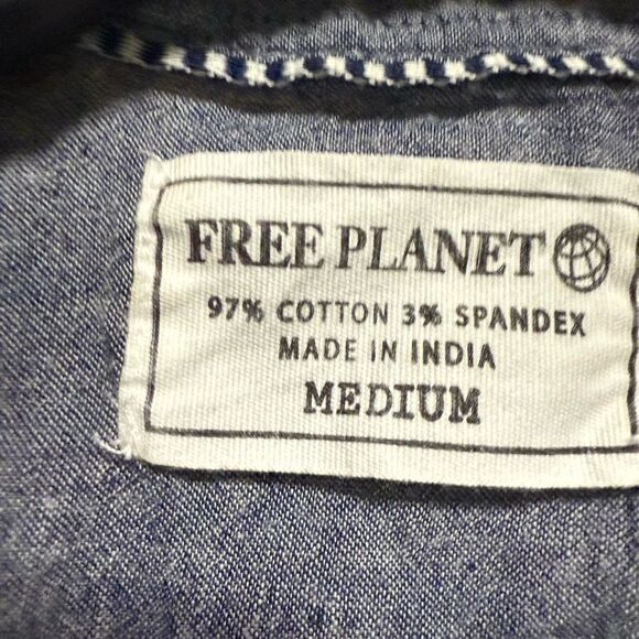 Free Planet White Casual Button Down Shirt with summer Print size M - Picture 5 of 8